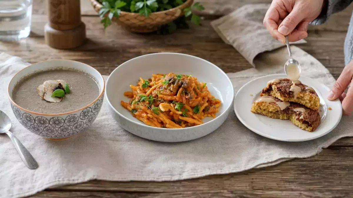 Tagesmenü, 23. Oktober 2026: Champignonsuppe, herzhafte Waldpilz-Pasta und Zimtschnecken-Cookies