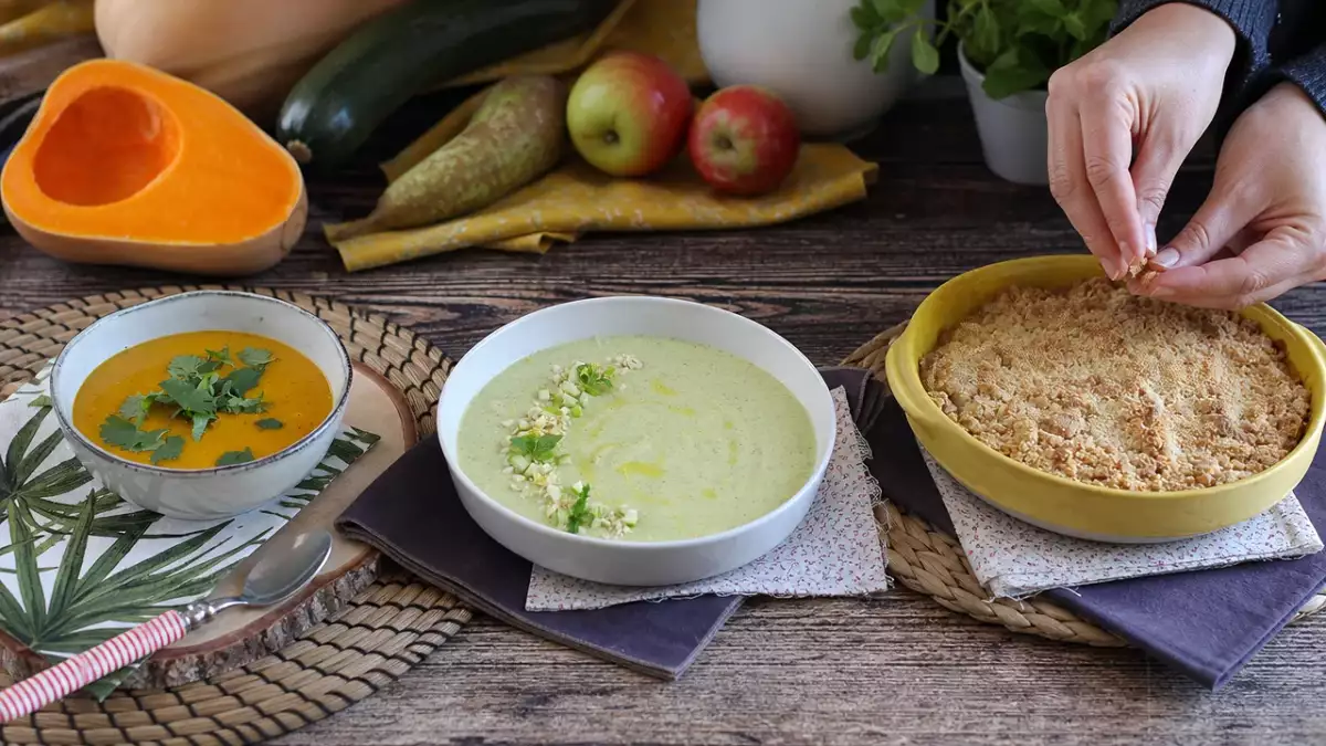 Tagesmenü, 24. Oktober: würzige Kürbis-Linsen-Suppe, feine Zucchini-Apfel-Creme und knuspriger Crumble