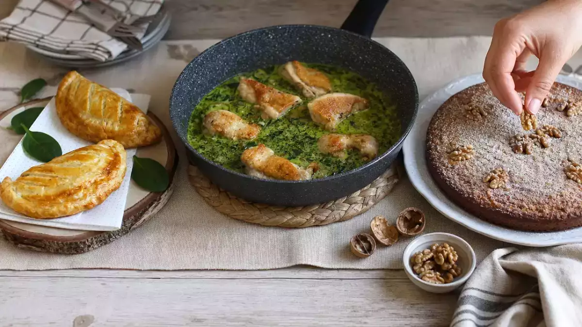 Tagesmenü vom 27. Oktober: Knusprige Spinat-Pilz-Taschen, cremiges Hähnchen und saftiger Walnusskuchen