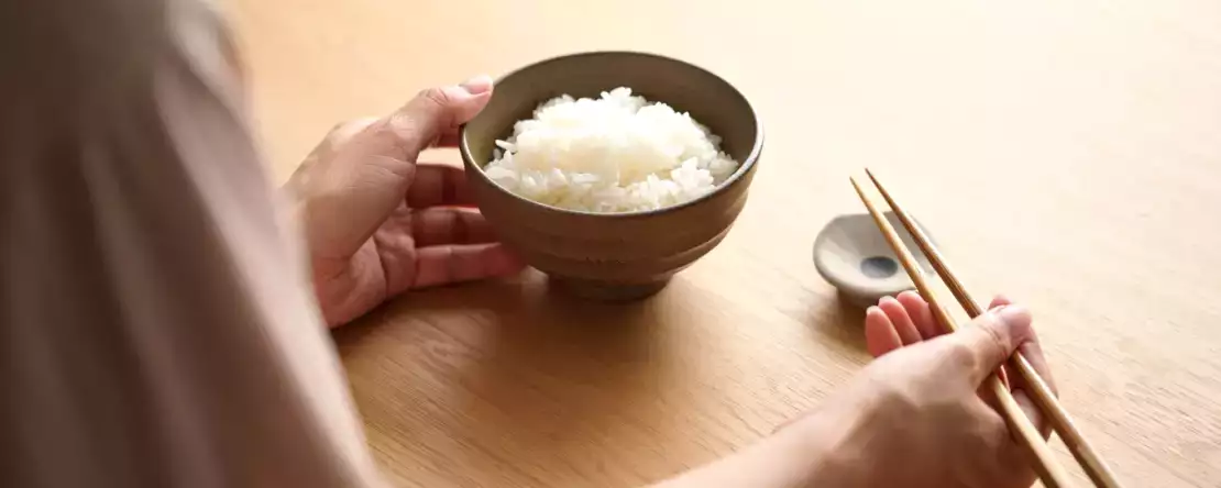 Die Gesten, mit denen man sich in einem japanischen Restaurant unwohl fühlt und die fast jeder von uns macht, ohne es zu wissen.