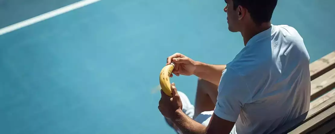 Energie-Snacks von Tennisspielern in den Pausen: was sie essen und warum