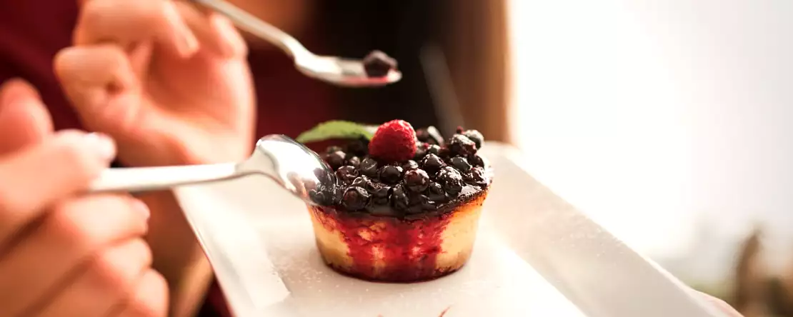 Das Dessert ist dasselbe. Die Sensation ist es nicht: Wussten Sie, dass das Besteck den Geschmack verändern kann?