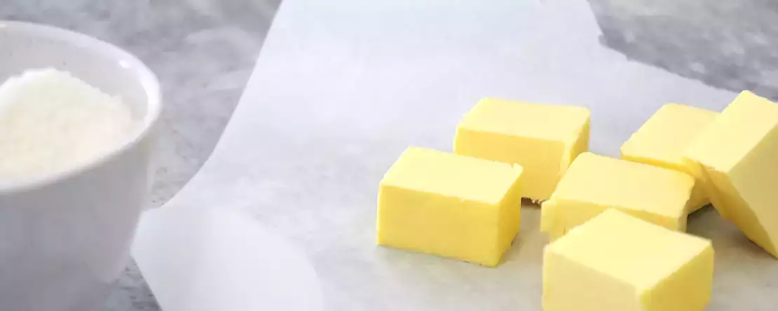 Kalte, cremige oder geschmolzene Butter: das Detail, das über Ihr Dessert entscheidet.