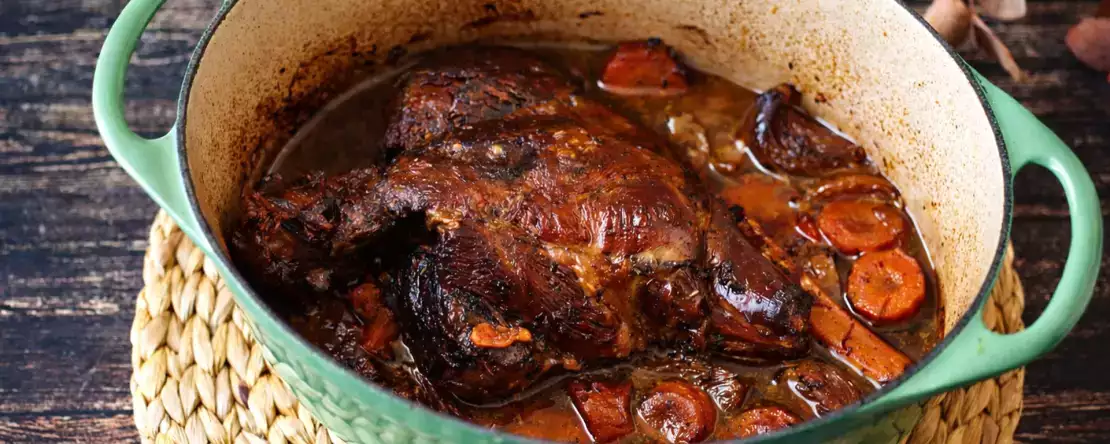Langsam gebratene Lammkeule: Die einfache Methode für zartes, schmackhaftes Fleisch
