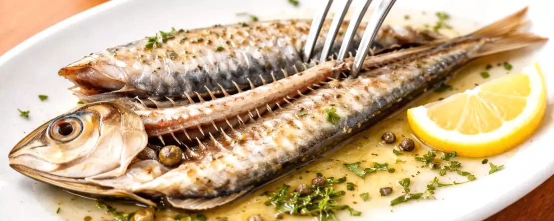 Wie man Sardinengräten entfernt, ohne den Fisch zu zerlegen und ohne Zeit in der Küche zu verschwenden