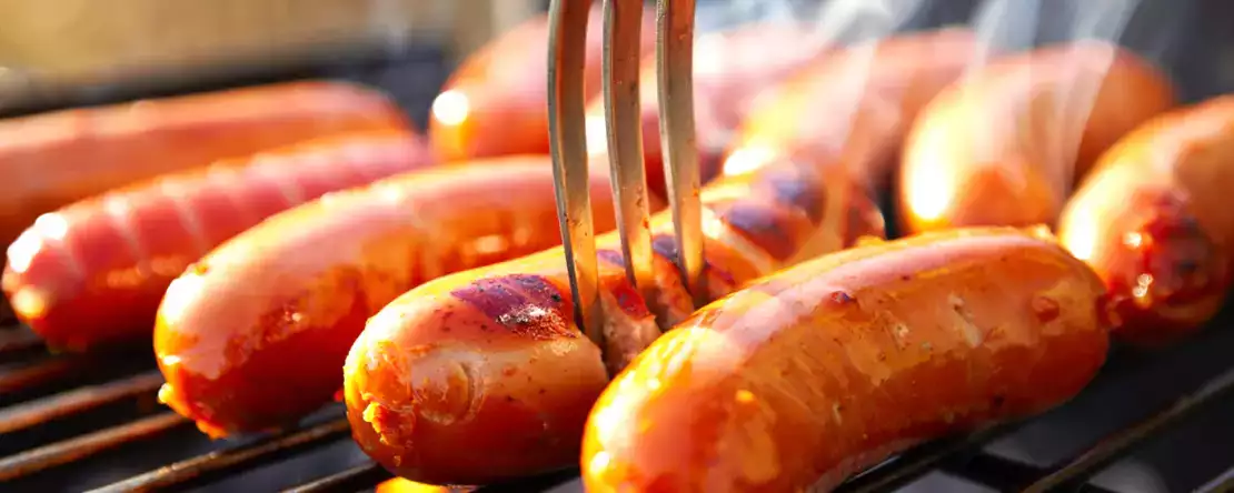 Würstchen vor dem Braten einstechen: gewöhnlicher Fehler oder genialer Trick? die Wahrheit, die alles verändert