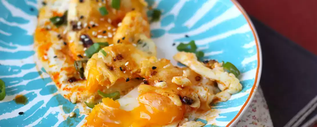 Haben Sie zwei Eier und wenig Zeit? Dieses Rezept wird Ihr Abendessen (und vielleicht auch Ihr Frühstück) retten!