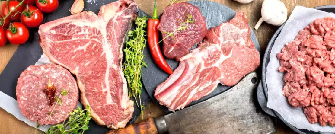 Warum man Fleisch vor dem Kochen immer aus dem Kühlschrank nehmen muss (und wie lange)