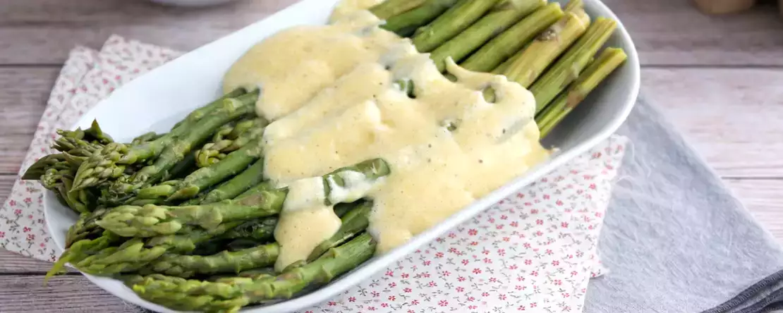3 Saucen, die grünen Spargel aufwerten, ohne seinen Geschmack zu überdecken