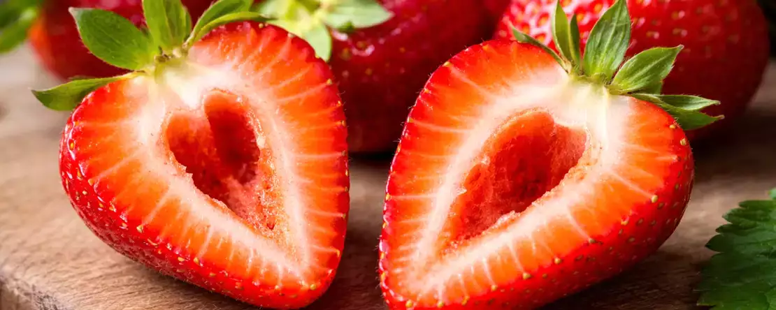 Warum haben manche Erdbeeren Löcher im Inneren? Es gibt einen unausgesprochenen Grund