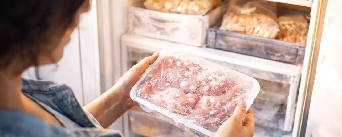 Auftauen vergessen? Mit diesem einfachen Trick ist das in wenigen Minuten erledigt und jede Mahlzeit gerettet