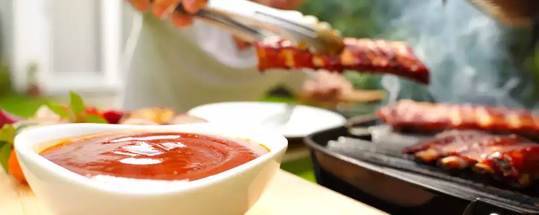 Barbecue-Soße: Zu Hause zubereitet, verwandelt sie jedes Fleisch