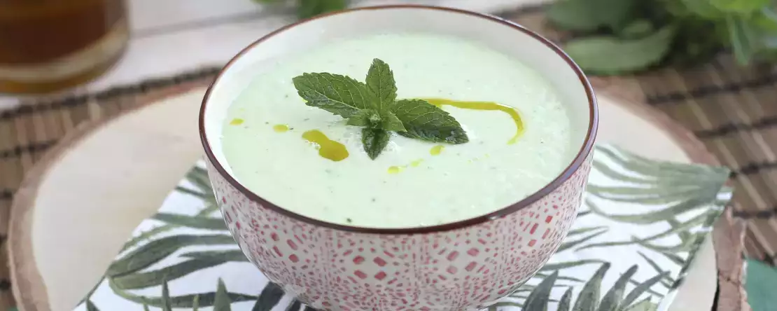 Mehr als nur Gazpacho: 12 kalte Suppen und Cremesuppen für eine gesündere Ernährung bei heißem Wetter
