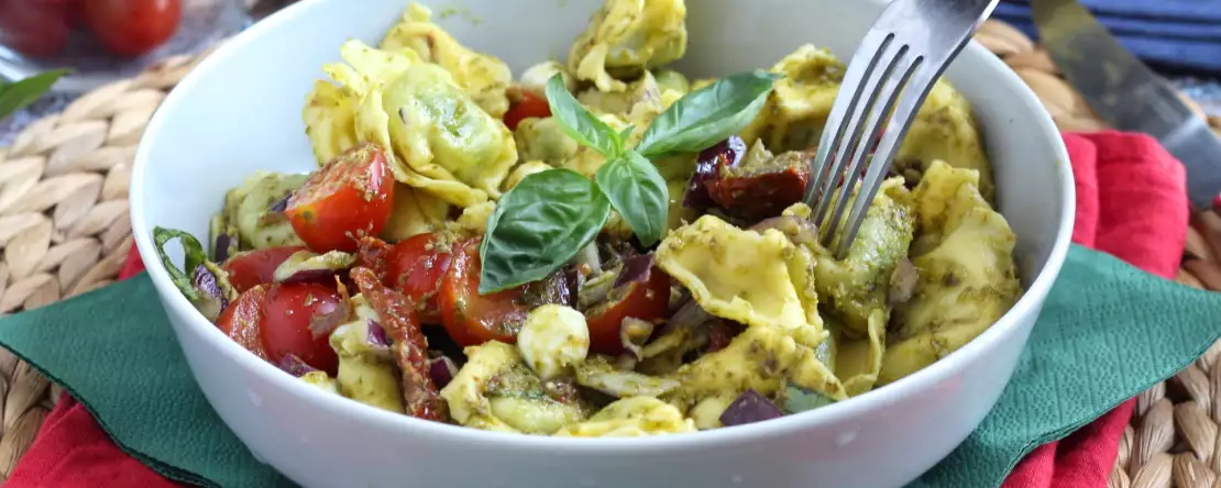 Kalter Tortellini-Salat: Puristen werden die Nase rümpfen, aber er ist schneller weg als der Reissalat