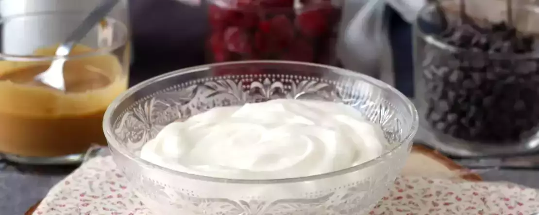 Protein, Fett, Kalorien im Vergleich: Skyr vs. Magerquark vs. griechischer Joghurt - was passt zu dir?