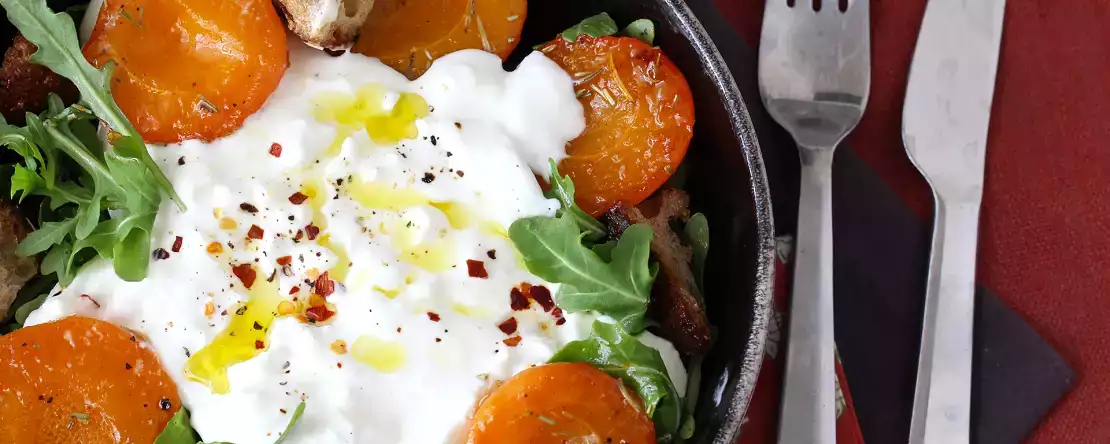 10 Sommersalate mit Käse: frische Rezepte mit Feta, Burrata, Mozzarella und Ziegenkäse