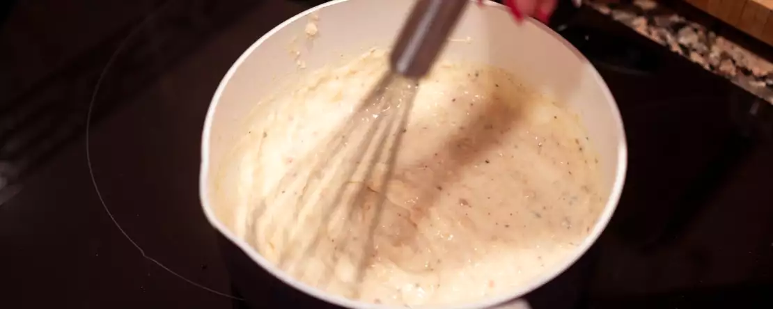 Zu flüssige Béchamelsauce: So rettet man sie, ohne Klümpchen zu bilden