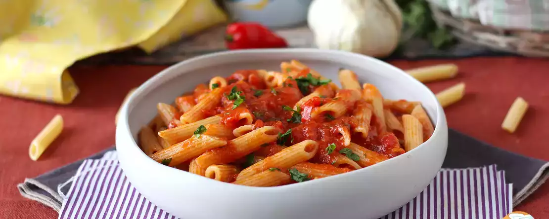 Eine Dose Tomaten – und schon ist das Abendessen gerettet: Nudelrezepte, die aus einem Grundnahrungsmittel aus der Vorratskammer eine richtige Mahlzeit machen