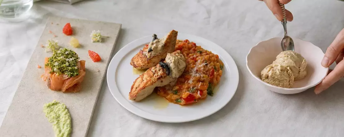 Tagesmenü, 16. Oktober 2026: Zitrus-Lachs, Jalapeño-Risotto mit Wildhuhn und Bananen-Nicecream