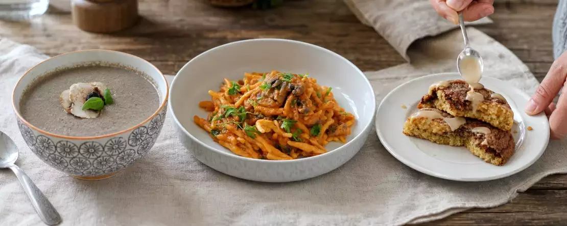 Tagesmenü, 23. Oktober 2026: Champignonsuppe, herzhafte Waldpilz-Pasta und Zimtschnecken-Cookies