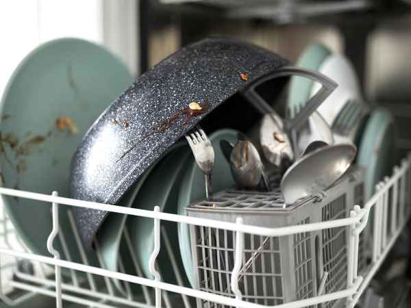 Lernen Sie 5 einfache Tricks, um Ihren Geschirrspüler sauber und fettfrei zu halten!