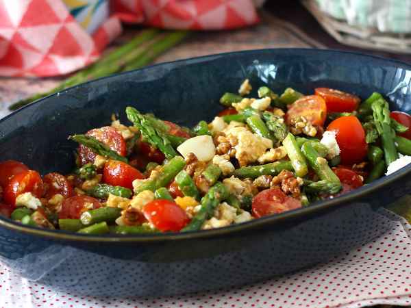 Die Superfoods des Frühlings, die Sie unbedingt auf Ihrem Teller haben sollten