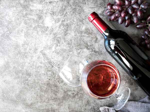 Schadstoffe in unseren Gläsern: Europäische Weine mit PFAS belastet