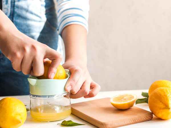 Wie man mehr Saft aus der Zitrone gewinnt: Schnelle und einfache Tipps