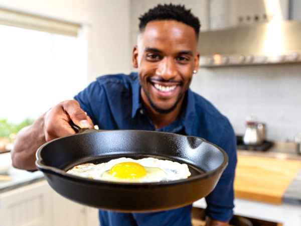 Diese einfache Änderung in der Art, wie Sie Eier braten, macht den Unterschied im Geschmack aus