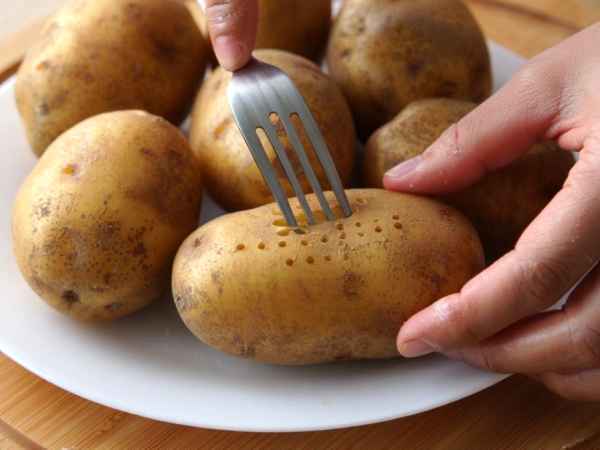 Muss man Kartoffeln vor dem Kochen wirklich einstechen? Wir haben nachgefragt!