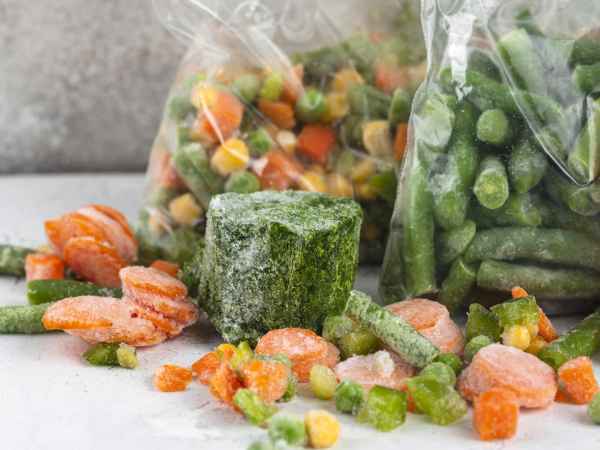 Ist es sicher, aufgetaute Lebensmittel wieder aufzutauen?