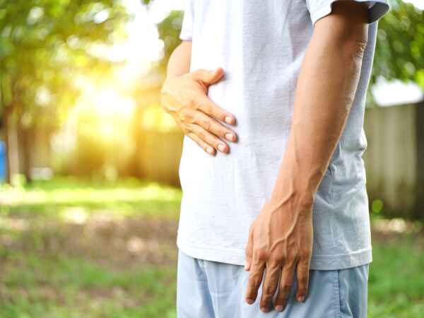 Warum wir bei Hitze langsamer verdauen (und was wir essen sollten, um unseren Magen zu entlasten)