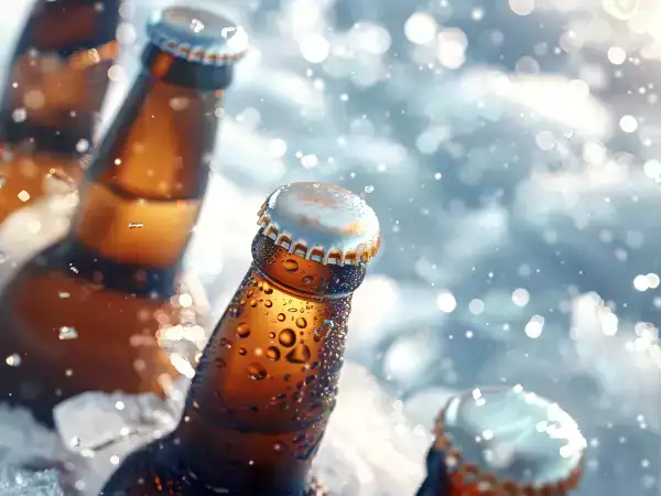 Wie man ein Bier in 5 Minuten kühlt: der wenig bekannte Bartrick, der wirklich funktioniert