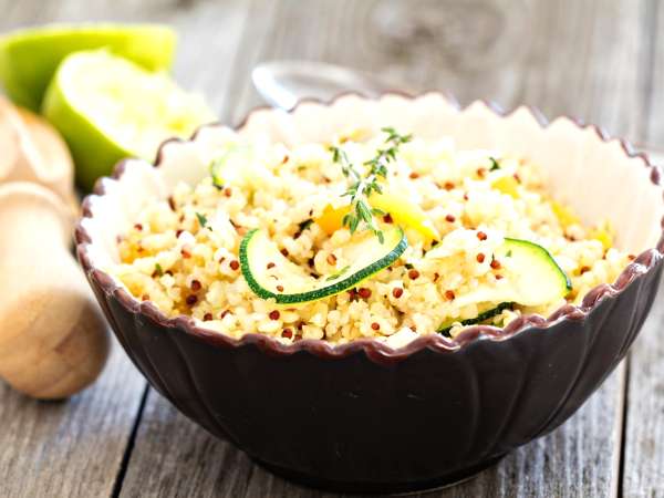 Wie kann man Reis wie ein Sommergericht aussehen lassen? Ein einfacher Trick verändert alles