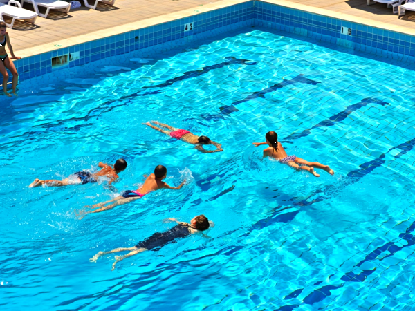 Wie sollte man seine Ernährung vor und nach dem Schwimmen anpassen?