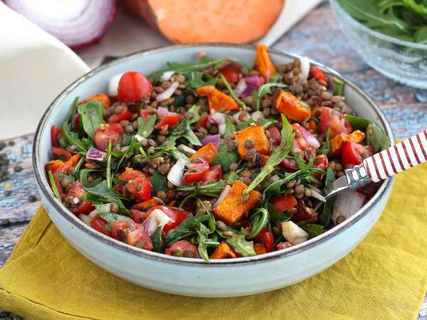 Dieser Linsensalat ist eine schnelle und nahrhafte Option, die zu Ihrem neuen Lieblingsessen wird