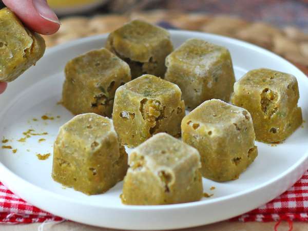 Entdecken Sie, wie man hausgemachte Gewürzwürfel herstellt: natürlich, voller Geschmack und die monatelang im Gefrierschrank haltbar sind.