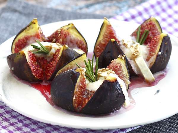 Im September: Feigen aus dem Ofen mit Ziegenkäse und Honig