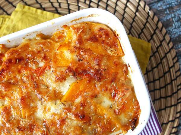 Wie man eine perfekte vegetarische Kürbis-Parmigiana zubereitet (auch als Anfänger in der Küche)