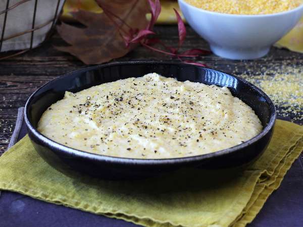 Das Geheimnis der perfekten cremigen Polenta? Es ist nicht nur Wasser, sondern eine besondere Zutat!