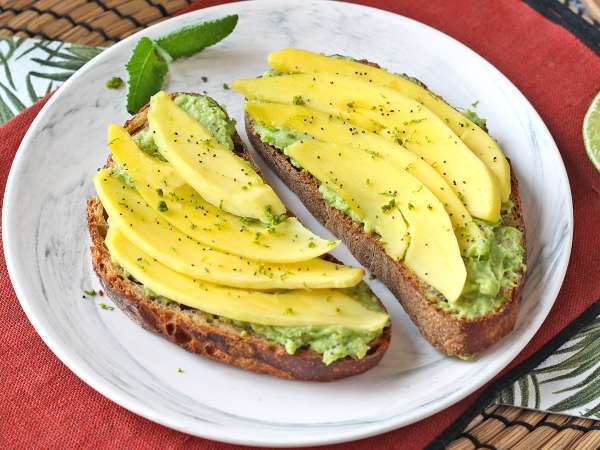 Der Avocado-Toast, der Ihr Frühstück verändern wird (fertig in 8 Minuten)