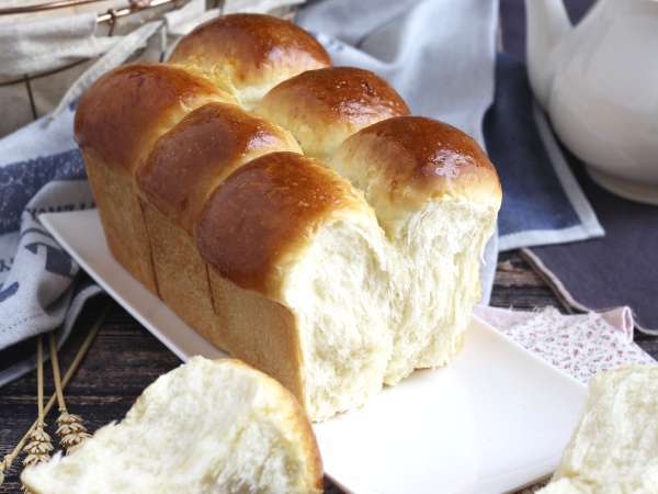 Wie man die fluffigste französische Brioche macht: Schritt-für-Schritt-Rezept für ein perfektes Ergebnis
