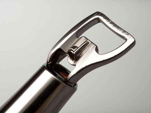 Kein Korkenzieher mehr da? Keine Sorge: Diese Notfalltechniken retten Ihre Aperitifs