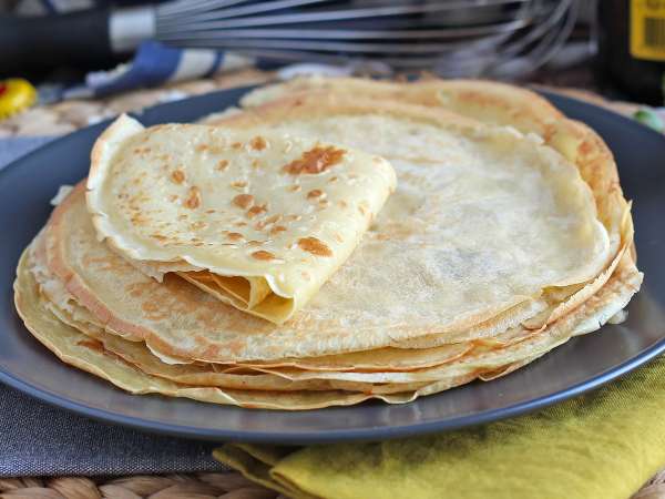 Laktosefreie Crêpes: das einfache Rezept mit nur einer Zutat, die Sie bereits zu Hause haben