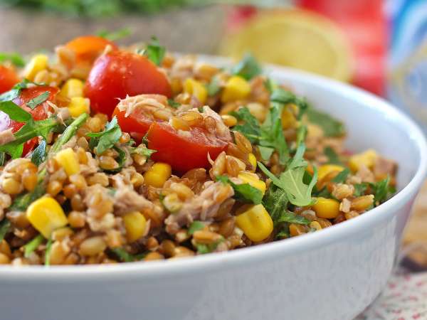 9 clevere Ideen für das Leeren des Kühlschranks (ohne dass es nach Resteküche aussieht)