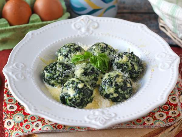 12 gebackene Festtagsgerichte, die sich leicht im Voraus zubereiten lassen (und auf dem Tisch immer gut aussehen)