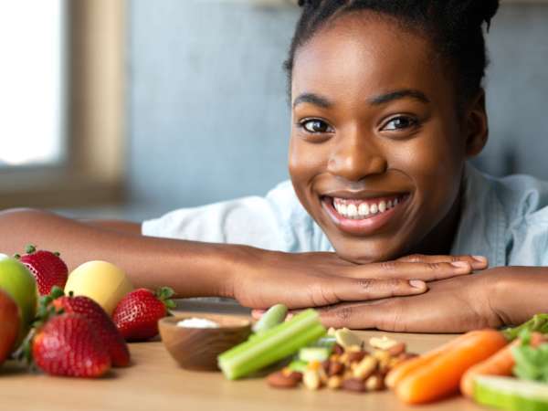 10 Lebensmittel für weißere Zähne: was man wirklich essen sollte