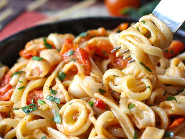 4 erste Gänge mit tiefgefrorenem Fisch, die in wenigen Minuten zubereitet sind: einfache, schmackhafte und clevere Rezepte, die Ihnen das Mittag- und Abendessen ersparen