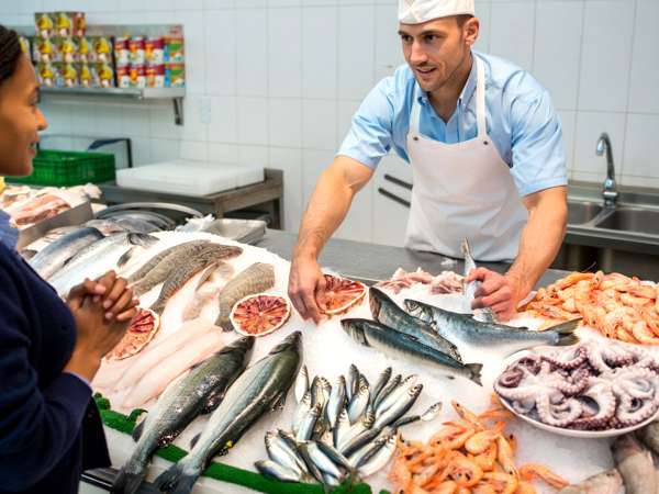 Nährstoffreicher als Lachs und unendlich billiger: der vergessene Fisch, der Ihre Ernährung verändern könnte