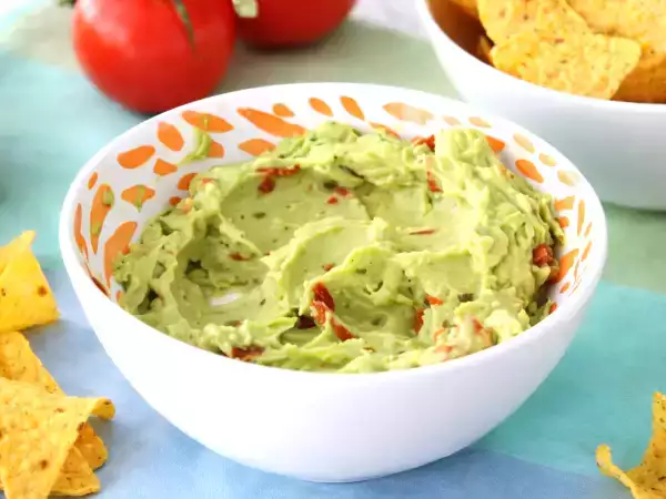 Wie man Guacamole am besten aufbewahrt, damit sie am nächsten Tag nicht braun wird.